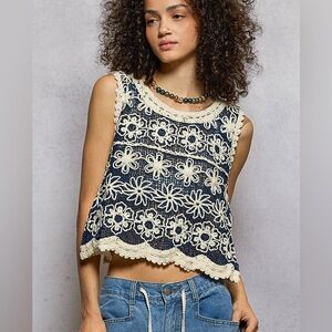 Floral Round Neck Cropped Crochet Sleeveless Top with Scalloped Edge